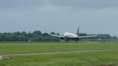 Boeing 767 Titan Airways iniş
