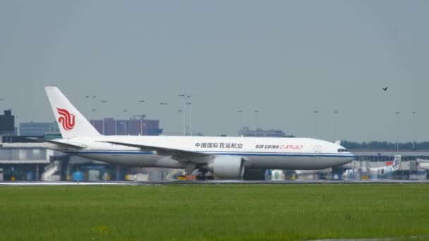 Boeing 777f az Air China Cargo gurulás — Stock videók