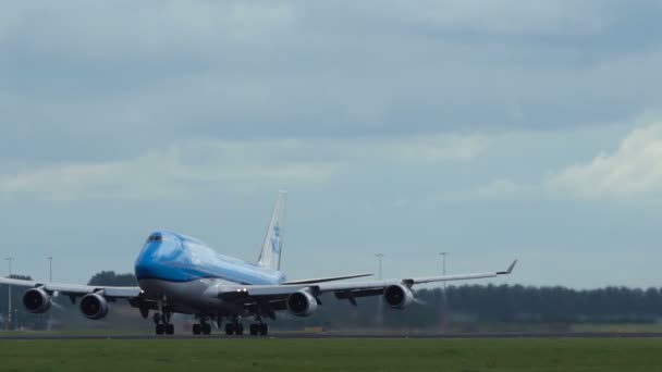 Klm オランダ航空ボーイング 747 ジェット航空が加速します。 — ストック動画