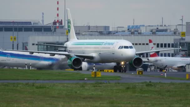 Airbus A321 da Germania Airlines taxiing — Vídeo de Stock