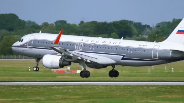Aeroflot Airbus A320 com aterrissagem retro livery — Vídeo de Stock
