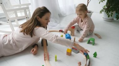 Anne ve kızı ile renkli Demiryolu iskambil