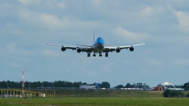 Посадка Boeing 747 KLM Airlines — стоковое видео
