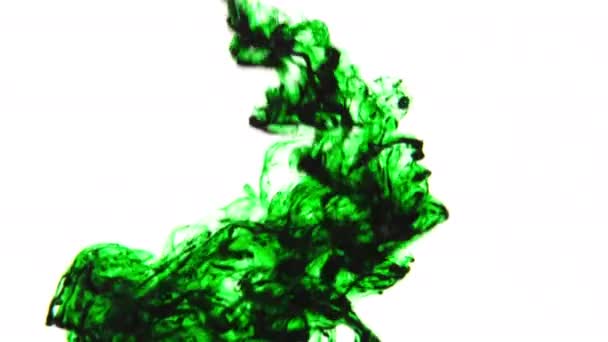 Green ink flowing underwater — Stock Video