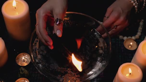 Ritual místico con vela — Vídeos de Stock