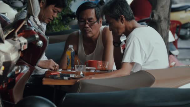 Board games on the streets of vietnam — Stock Video