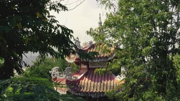 Roof of a buddhist temple — Stock Video