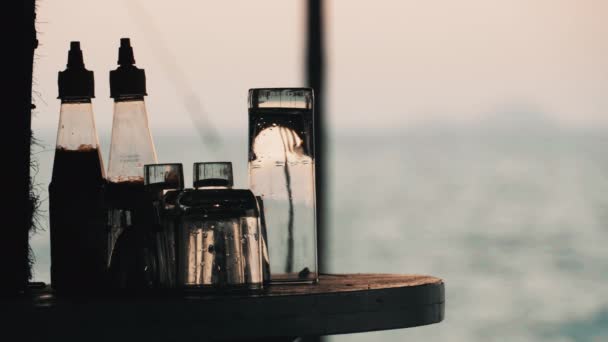 Strandbar bij zonsondergang — Stockvideo