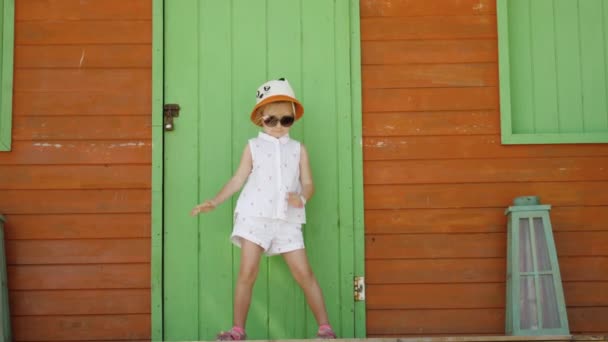 Little adorable girl dancer — Stok video