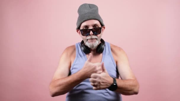 Hipster man showing thumbs up gesture — Stock videók