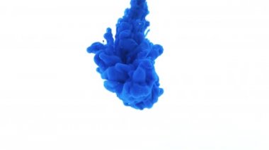 Mavi mürekkep suyu patlaması.