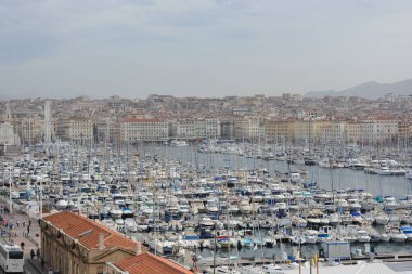 Marsilya Limanı 'nda çekilmiş.