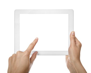 Tablet bilgisayar tutan eller.