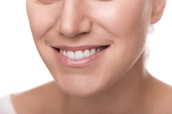 Sorriso com dentes brancos saudáveis . — Fotografia de Stock