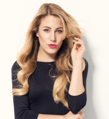 güzel sarışın poz.