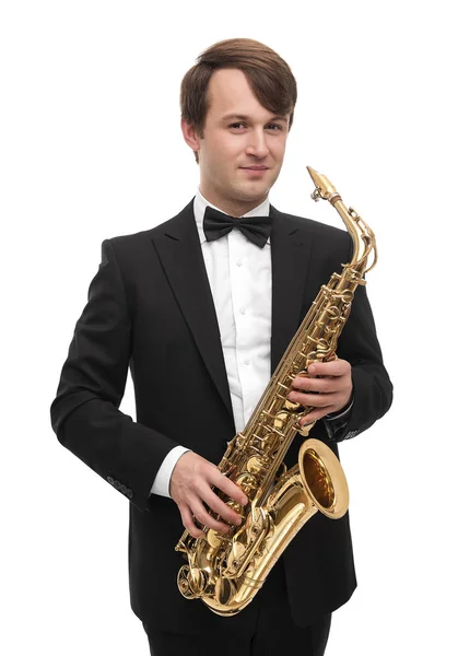 Attraente sassofonista con un sassofono in tuta . — Foto Stock