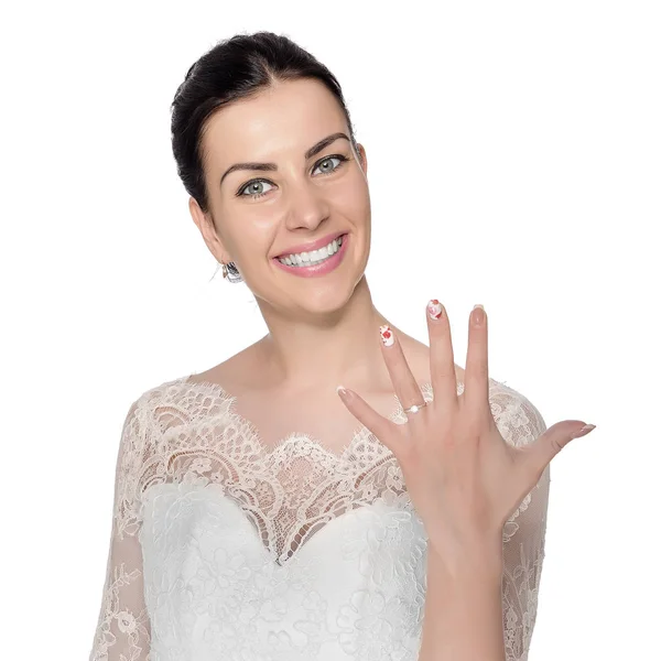 Невеста показывает кольцо на пальце . — стоковое фото