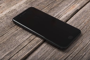 Yeni siyah iphone 7 Plus.