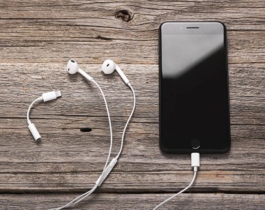 Yeni siyah iphone 7 Plus.