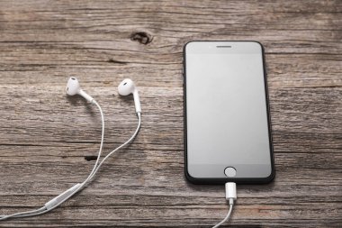 Yeni siyah iphone 7 Plus.