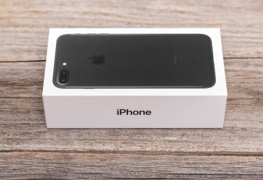 Yeni siyah iphone 7 Plus.