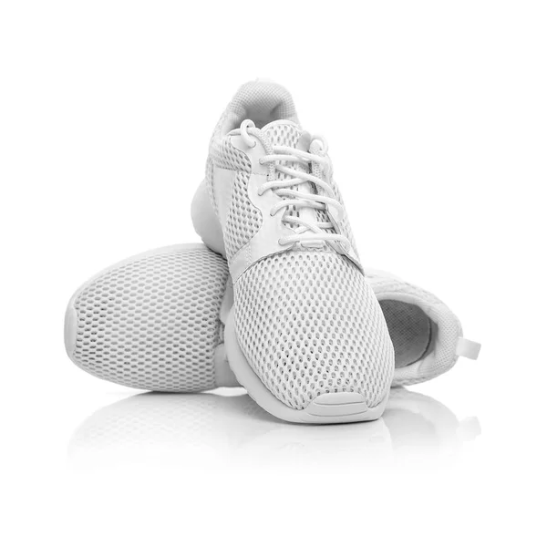 Vita varumärkesfria sneakers. — Stockfoto