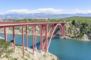 Kırmızı Maslenica köprü Hırvatistan.