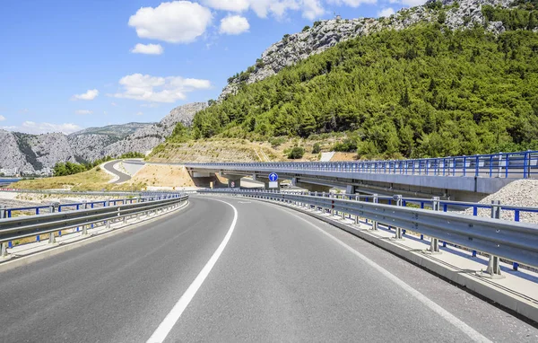 Échange de voitures et ponts routiers . — Photo