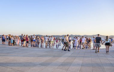 Güneş battıktan sonra güneşe tebrik.