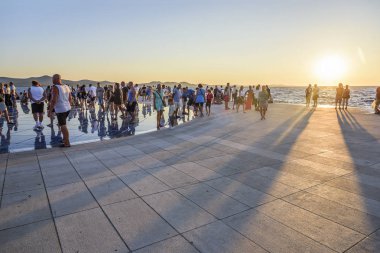 Güneş battıktan sonra güneşe tebrik.