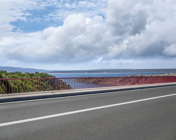 Ponte Maslenica Vermelha na Croácia . — Fotografia de Stock