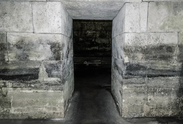 Antiguas mazmorras o catacumbas abandonadas . —  Fotos de Stock