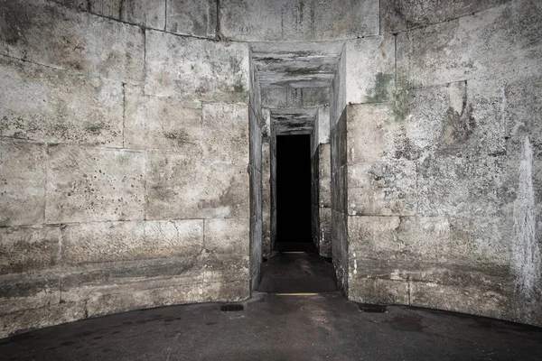 Zindan veya yeraltı mezarlığı terk edilmiş. — Stok fotoğraf