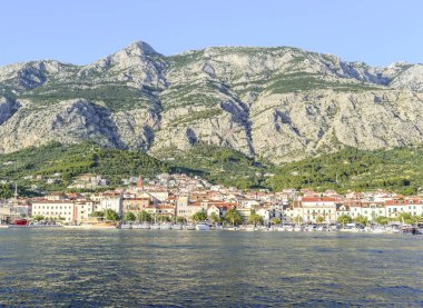 Setin içinde Makarska resort kasaba.