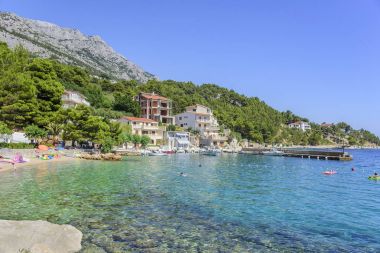 Şaşırtıcı görünümü Brela Beach, Dalmaçya, Hırvatistan.