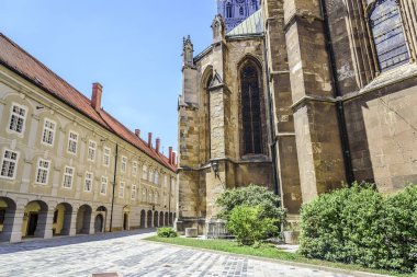 Zagreb Katedrali. Yan duvarlar.