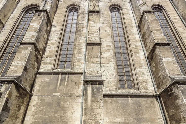 Zagreb Katedrali. Yan duvarlar.