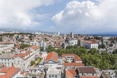 Split evlerin çatıları.