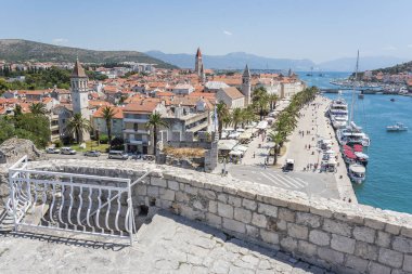 Kalenin Trogir Şehri kasabadan görünümünü.