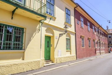 Hafta içi gündüz yaz aylarında sırasında Zagreb sokaklarında.