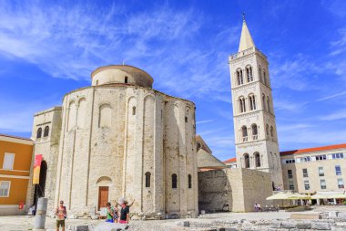 St. Donat kilise, forum ve Cathedral St. Anastasia çan kulesi Zadar, Hırvatistan.