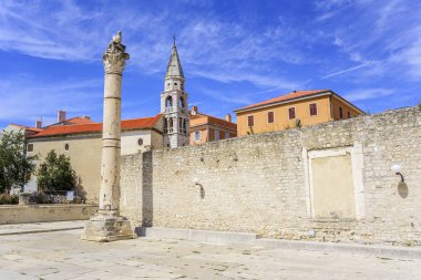 St. Donat kilise, forum ve Cathedral St. Anastasia çan kulesi Zadar, Hırvatistan.