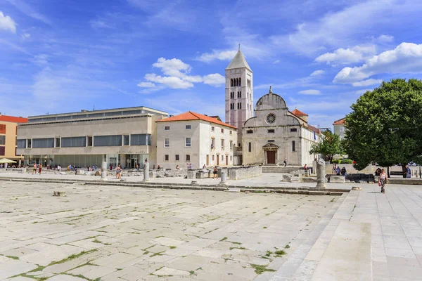 St. Donat kilise, forum ve Cathedral St. Anastasia çan kulesi Zadar, Hırvatistan.