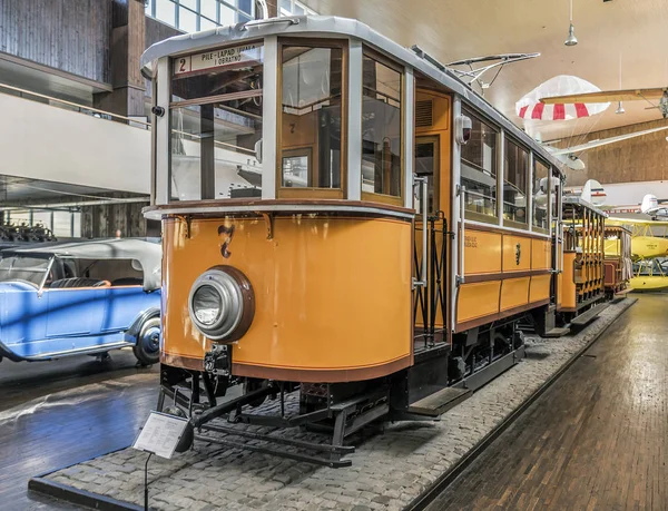 Antiguo tranvía en el Museo Tesla de Zagreb . — Foto de Stock