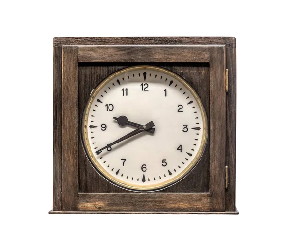 Stary drewniany zegar izolowany na białym tle. — Zdjęcie stockowe
