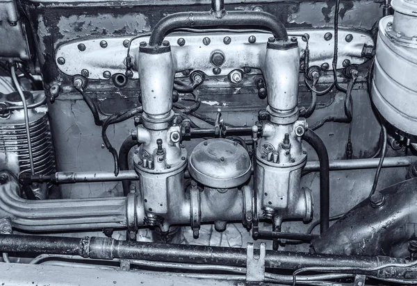 El motor de los coches viejos es de cerca . —  Fotos de Stock