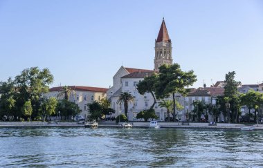 Görüntülemek Trogir Şehri denize, popüler bir turizm Hırvatistan.