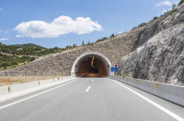 Dağ tünel.
