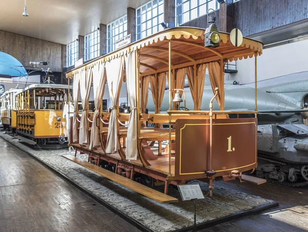 Antiguo tranvía en el Museo Tesla de Zagreb . — Foto de Stock