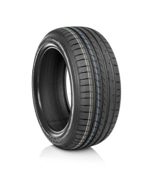 Araba lastiği beyaz arkaplanda izole edildi.